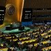 نتيجة التصويت على طلب عضوية فلسطين في المنظمة الأممية تظهر على شاشات قاعة الجمعية العامة (رويترز)