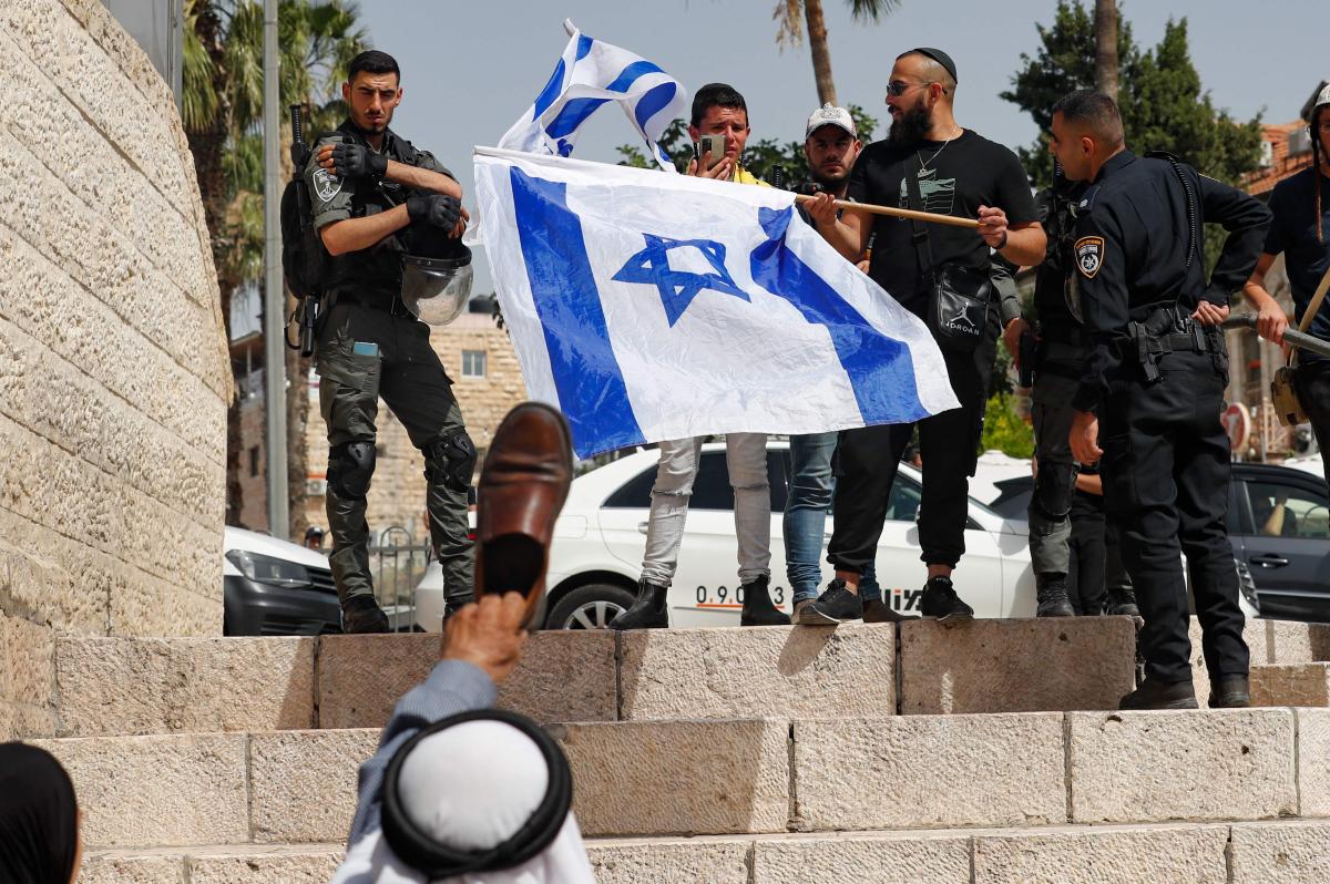 مواجهات في المسجد الأقصى بين فلسطينيين و الشرطة الاسرائيلية 2