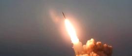 إيران تطلق صواريخ باليستية في مناورات بالخليج