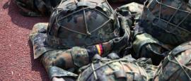 موجة سخرية لقرار ألمانيا إرسال خوذ لأوكرانيا
