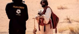 «بين الرمال»... أول فيلم سينمائي سعودي يتناول أحداثاً حقيقية بدعم من «نيوم»