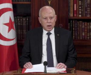 الرئيس التونسي يقيل 8 مستشارين برئاسة الحكومة ومدير القضاء العسكري