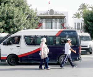 التونسيون يترقبون تسمية رئيس وزراء جديد خلفاً للمشيشي