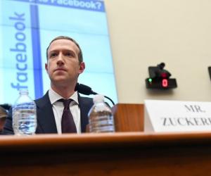 انتقادات لزوكربيرغ بسبب تعليقه على تعطل خدمات «فيسبوك»