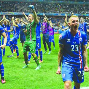 هالجريمسون مدرب آيسلندا: لاعبونا تحولوا لأساطير مثل إنجلترا بعد 1966