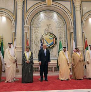 القمة الخليجية - الأميركية تنطلق برئاسة خادم الحرمين والرئيس ترمب